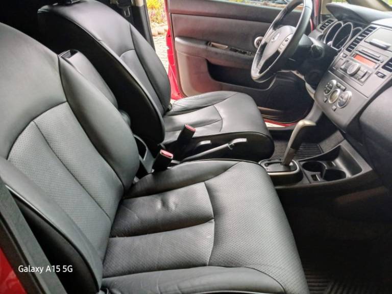 NISSAN - TIIDA - 2012/2013 - Vermelha - R$ 52.900,00