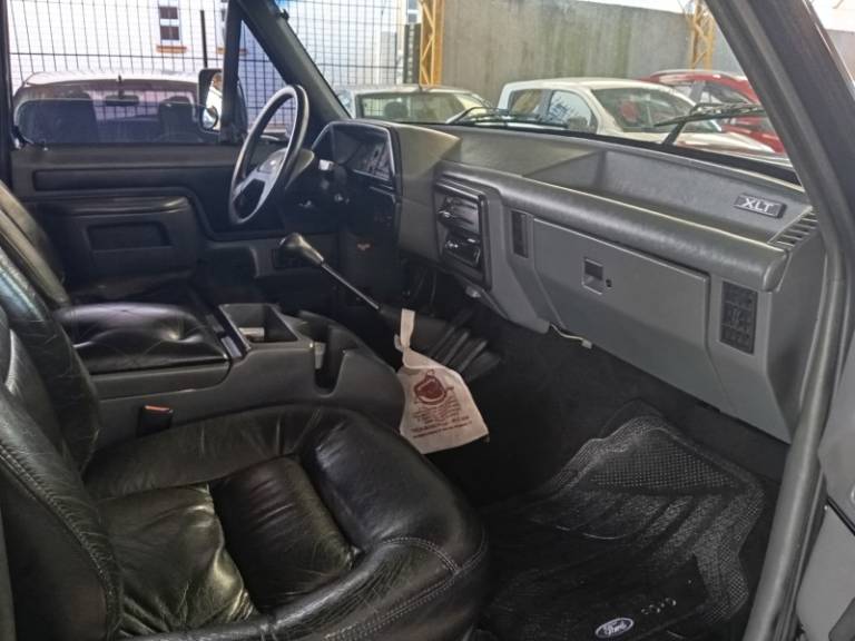 FORD - F-1000 - 1997/1998 - Preta - R$ 175.000,00