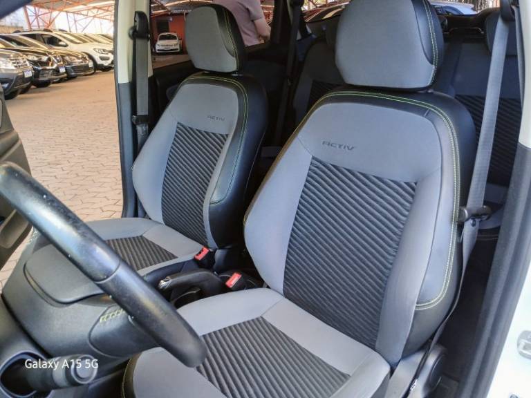 CHEVROLET - SPIN - 2020/2021 - Branca - R$ 88.900,00