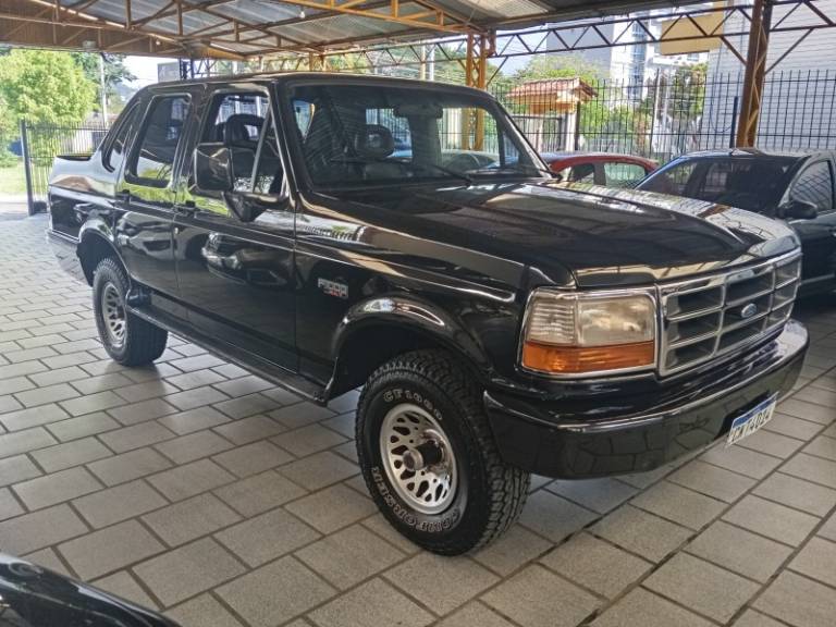 FORD - F-1000 - 1997/1998 - Preta - R$ 175.000,00