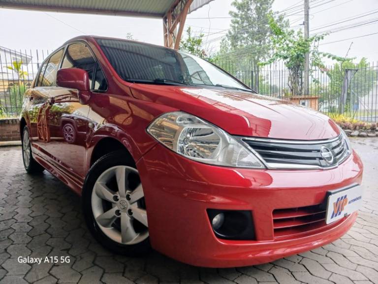 NISSAN - TIIDA - 2012/2013 - Vermelha - R$ 52.900,00