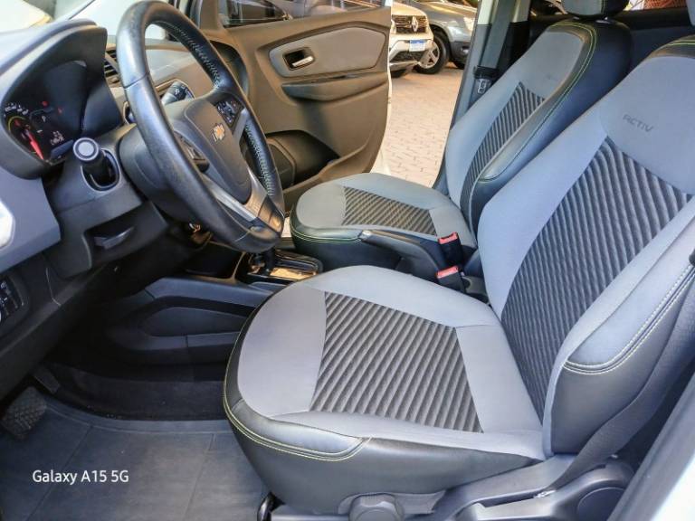 CHEVROLET - SPIN - 2020/2021 - Branca - R$ 88.900,00